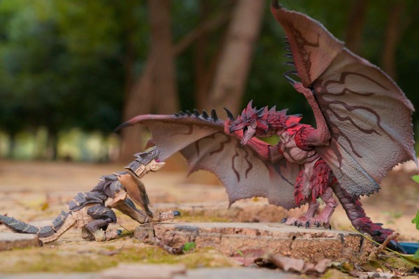 S.H.MonsterArts 怪物猎人 雄火龙