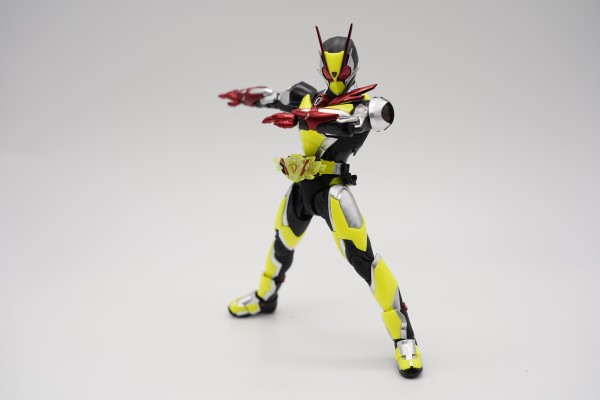 S.H.Figuarts  假面骑士零二（伊兹版）