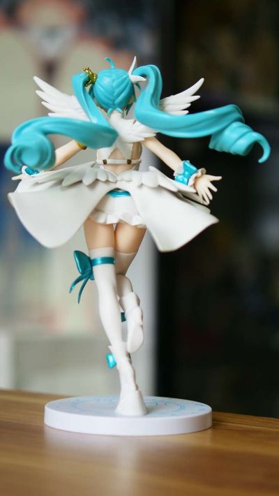 超级景品 “初音未来15周年纪念” 原画师：村上 ゆいち