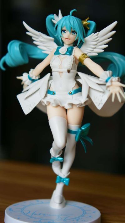 超级景品 “初音未来15周年纪念” 原画师：村上 ゆいち