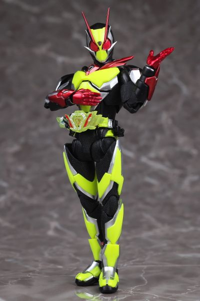 S.H.Figuarts  假面骑士零二（伊兹版）