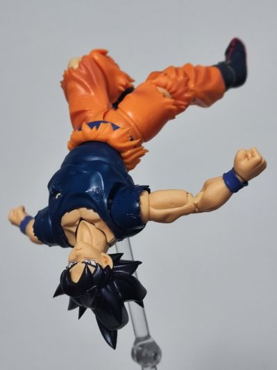 S.H.Figuarts   龙珠超 孙悟空 自在极意功“兆” -会场限定配色版-