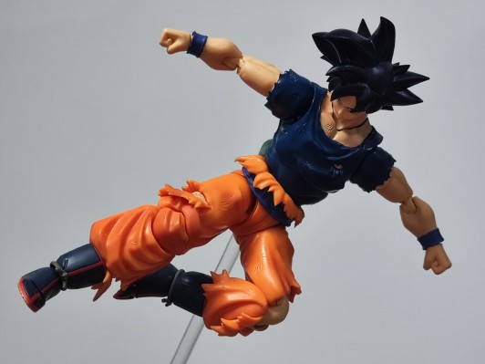 S.H.Figuarts   龙珠超 孙悟空 自在极意功“兆” -会场限定配色版-