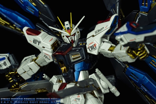 RG 1/144 强袭自由高达专用强化特效件“天空之翼”