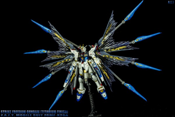 RG 机动战士高达SEED DESTINY ZGMF-X20A 强袭自由高达 ［钛金质感］