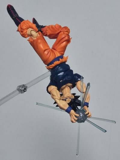 S.H.Figuarts   龙珠超 孙悟空 自在极意功“兆” -会场限定配色版-