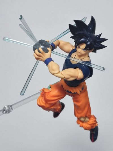 S.H.Figuarts   龙珠超 孙悟空 自在极意功“兆” -会场限定配色版-