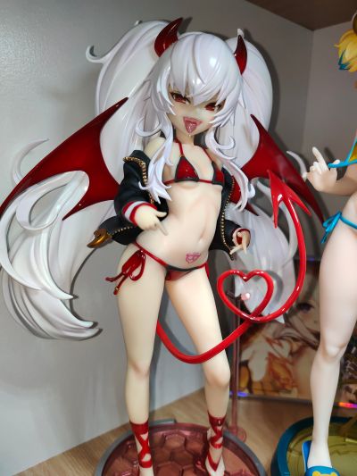 爆弹女孩 蕾文西亚・阿葵亚布尔