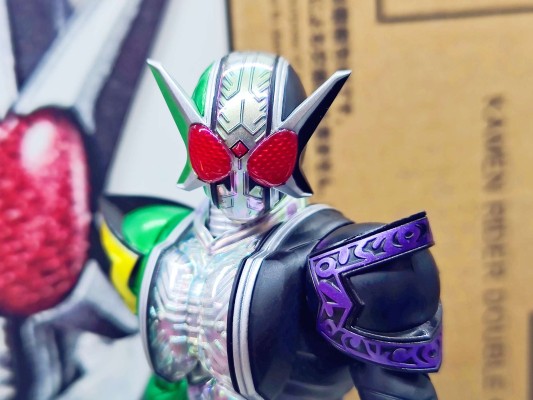 S.H.Figuarts(真骨雕制法)   假面骑士双骑  疾风王牌 极致形态