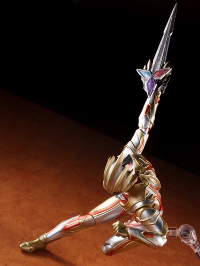 S.H.Figuarts  特利迦奥特曼 永恒闪耀特利迦