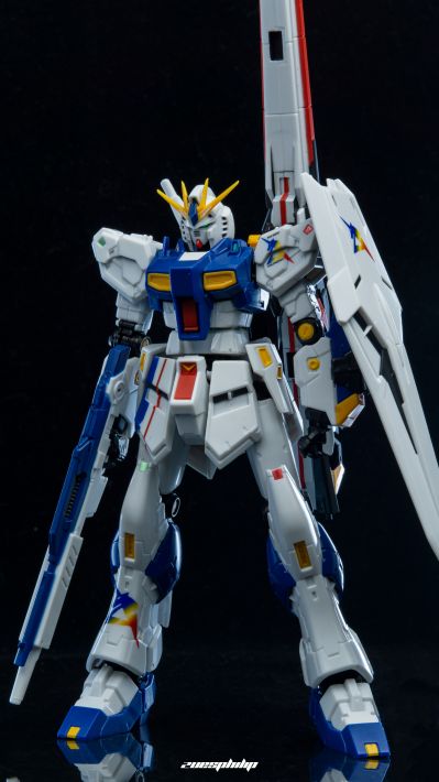 ROBOT魂＜机动战士系列＞  实物大Nu高达立像 RX-93ff Nu高达