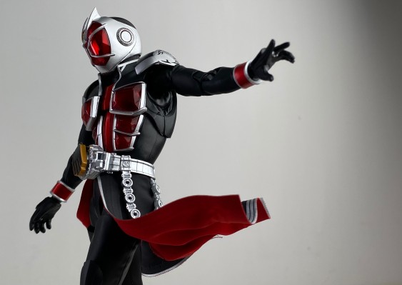 S.H.Figuarts(真骨雕制法)     假面骑士巫骑 火焰形态 10周年纪念版