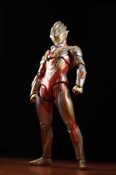 S.H.Figuarts  特利迦奥特曼 永恒闪耀特利迦