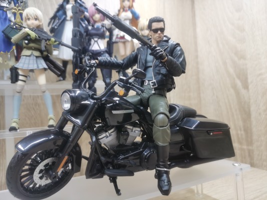 MAFEX 编号176 终结者(1984) T-800