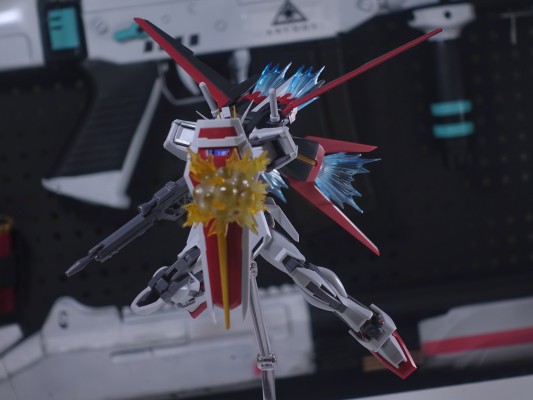ROBOT魂＜机动战士系列＞   GAT-X105 强袭高达  剧中版