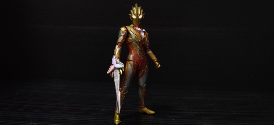 S.H.Figuarts  特利迦奥特曼 永恒闪耀特利迦