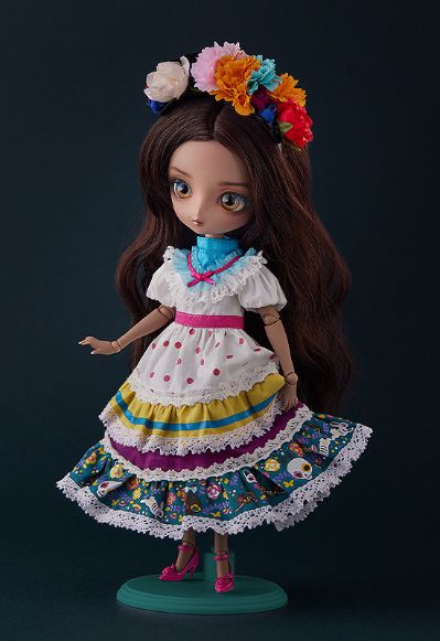 Harmonia bloom Seasonal Doll Gabriela