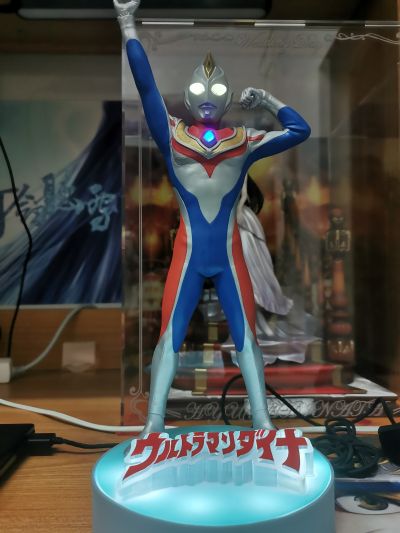 真的杰作系列  Plus 戴拿奥特曼(闪亮型) 登场造型