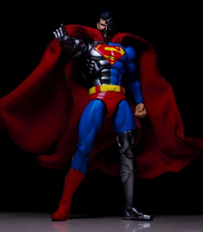 MAFEX 编号164 RETURN OF SUPERMAN 机械超人