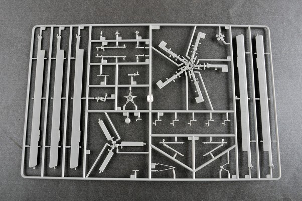 编号：05815 1/48 军用飞机系列 米-8“河马”直升机