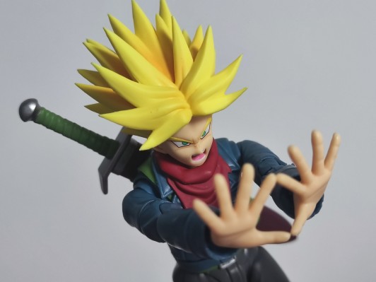 S.H.Figuarts 龙珠：异战 特兰克斯