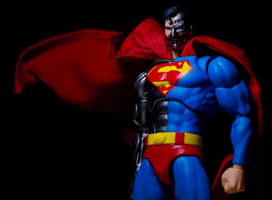 MAFEX 编号164 RETURN OF SUPERMAN 机械超人