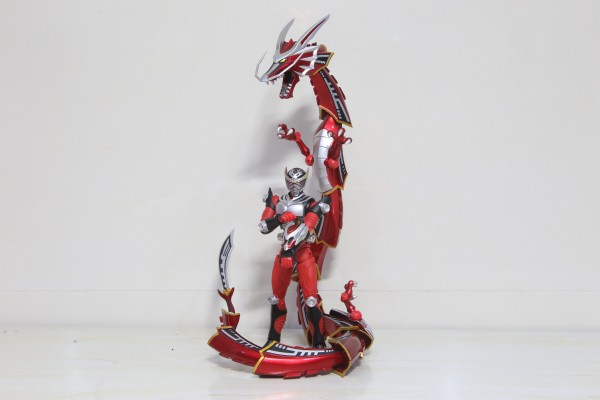 S.H.Figuarts   假面骑士龙骑与深红之龙套装