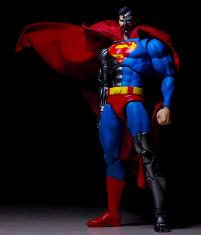 MAFEX 编号164 RETURN OF SUPERMAN 机械超人