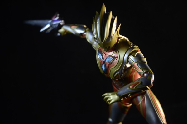 S.H.Figuarts  特利迦奥特曼 永恒闪耀特利迦