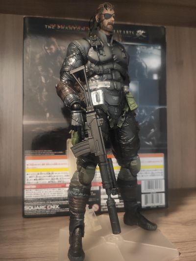 PlayArts改 メタルギアソリッドV ザ・ファントム・佩恩 ヴェノム・スネーク スニーKING スーツver.