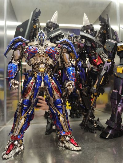 3Z0457 DLX 变形金刚5：最后的骑士 擎天柱