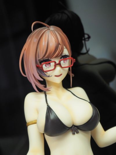 近视的姐姐 泳装