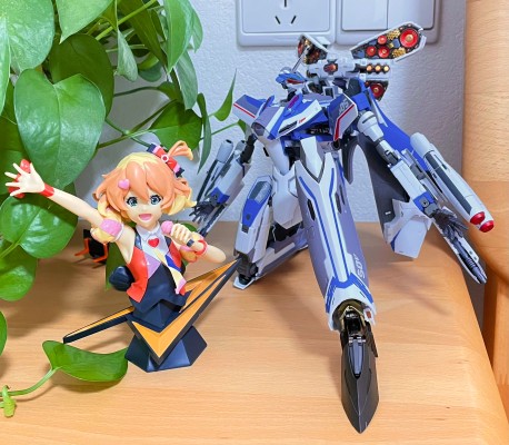 DX 超合金 超时空要塞DELTA 绝对LIVE VF-31J 齐格飞 疾风·伊梅尔曼专用机 【FAULD投影单元装备】