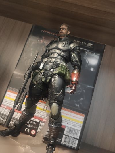 PlayArts改 メタルギアソリッドV ザ・ファントム・佩恩 ヴェノム・スネーク スニーKING スーツver.