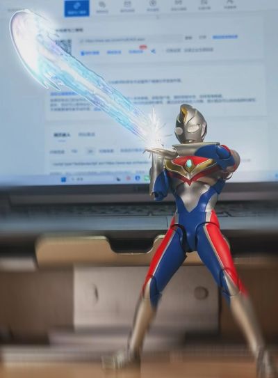 S.H.Figuarts(真骨雕制法) 戴拿奥特曼 闪亮型