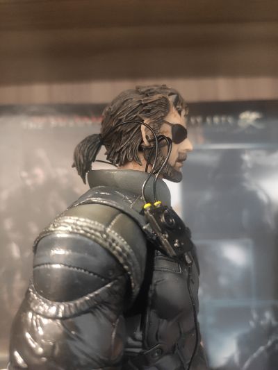 PlayArts改 メタルギアソリッドV ザ・ファントム・佩恩 ヴェノム・スネーク スニーKING スーツver.