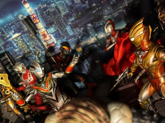 S.H.Figuarts  特利迦奥特曼 永恒闪耀特利迦