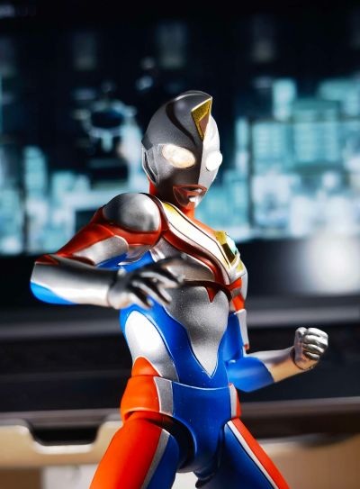 S.H.Figuarts(真骨雕制法) 戴拿奥特曼 闪亮型