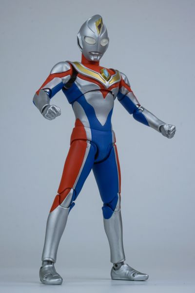 S.H.Figuarts(真骨雕制法) 戴拿奥特曼 闪亮型