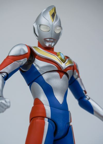 S.H.Figuarts(真骨雕制法) 戴拿奥特曼 闪亮型