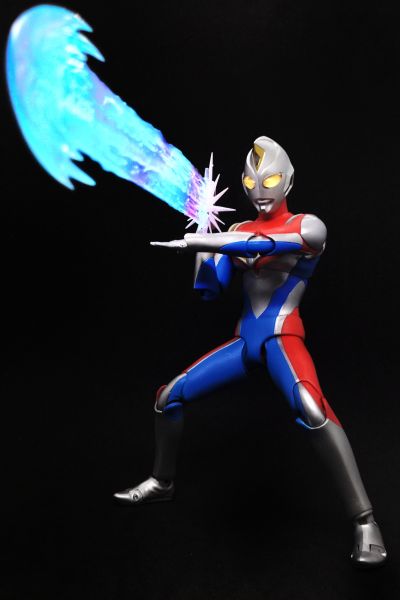S.H.Figuarts(真骨雕制法) 戴拿奥特曼 闪亮型