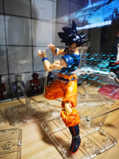 S.H.Figuarts   龙珠超 孙悟空 自在极意功“兆” -会场限定配色版-
