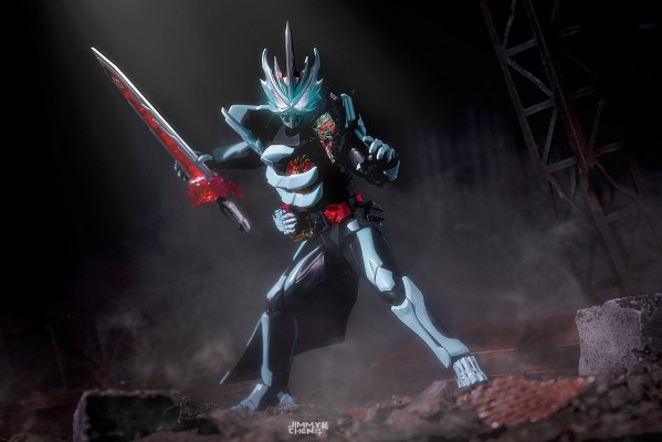 S.H.Figuarts  假面骑士圣刃 远古之龙