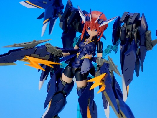 女神装置 机甲爱丽丝 金潟直美​ 卧薪