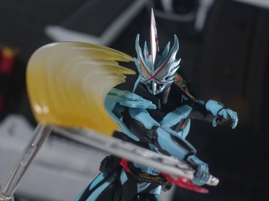 S.H.Figuarts  假面骑士圣刃 远古之龙