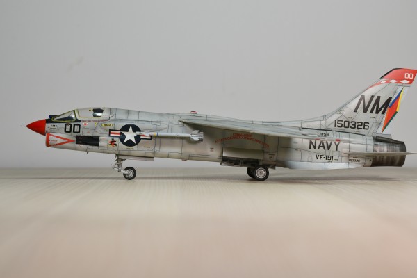 F-8E 十字军战士 舰载战斗机