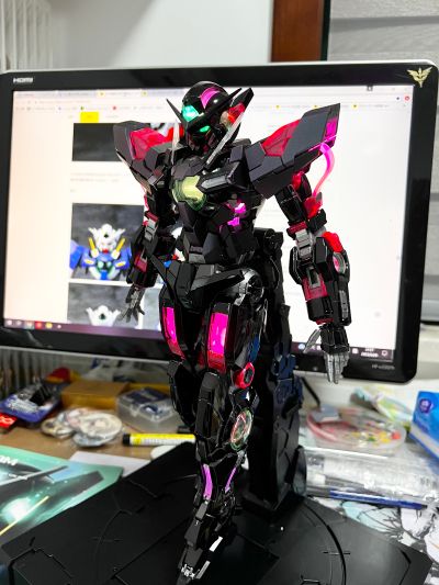 PG 1/60  能天使高达+战损配件 (赛博配色)