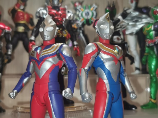 S.H.Figuarts(真骨雕制法) 戴拿奥特曼 闪亮型