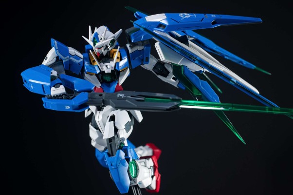 MG 1/100 机动战士高达00 先驱者的觉醒 GNT-0000 00 Qan[T] （00量子型） 