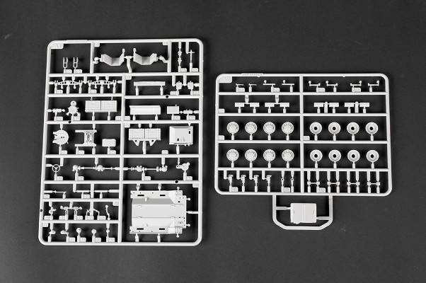 编号：07195 1/72 装甲车辆系列 MAZ-537G 后期型（带MAZ/ChMZAP-5247G型半挂车）